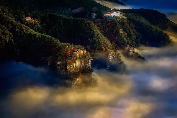 匡庐金辉醉险-黄晓敏.jpg
